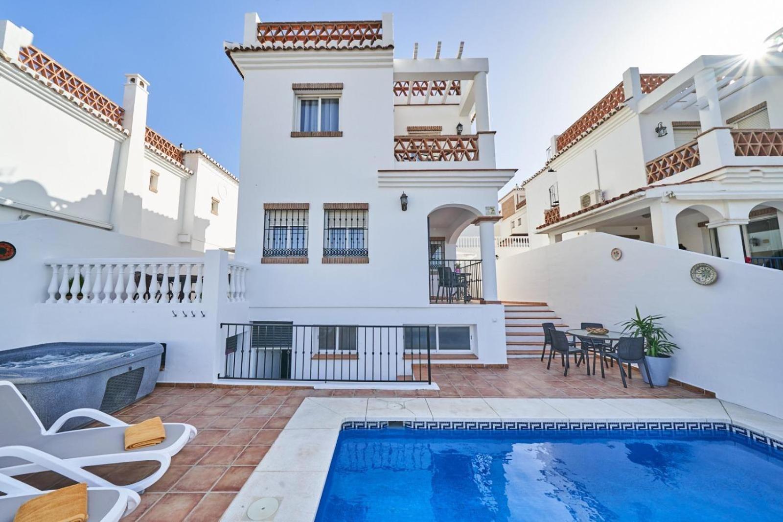 Villa Pura - Private Jacuzzi & Heated Pool Nerja Extérieur photo