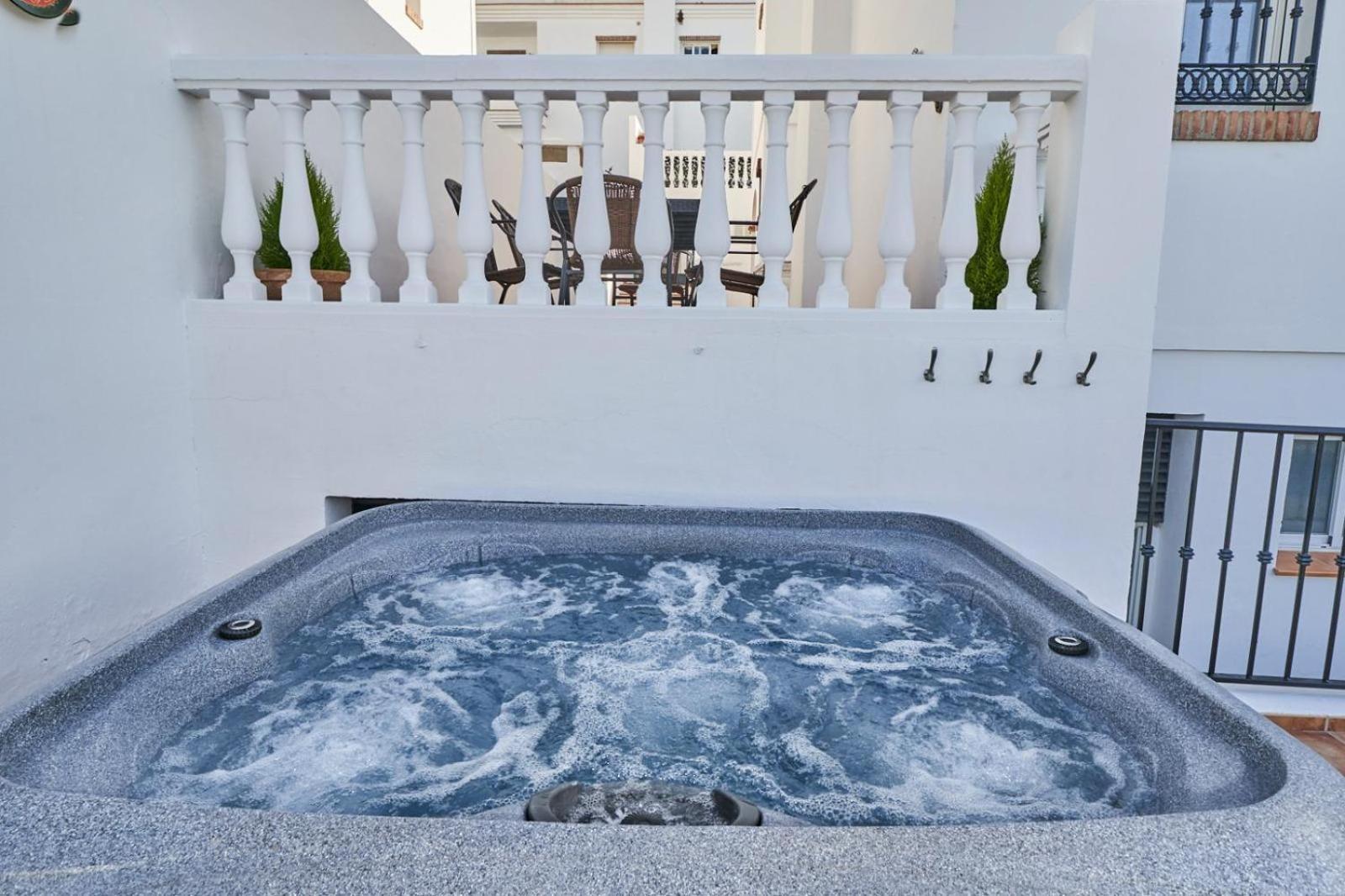 Villa Pura - Private Jacuzzi & Heated Pool Nerja Extérieur photo