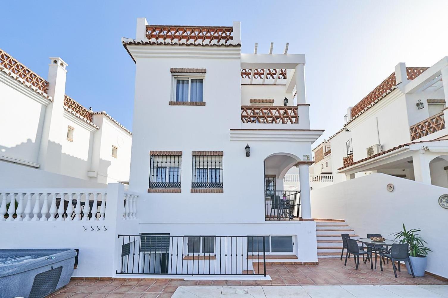 Villa Pura - Private Jacuzzi & Heated Pool Nerja Extérieur photo
